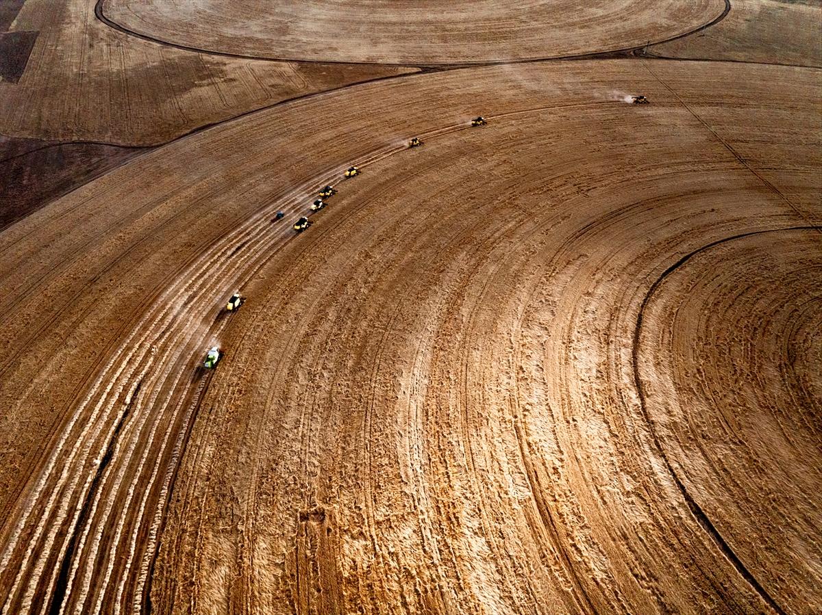 Konya'da uzay üssü gibi tarlalar