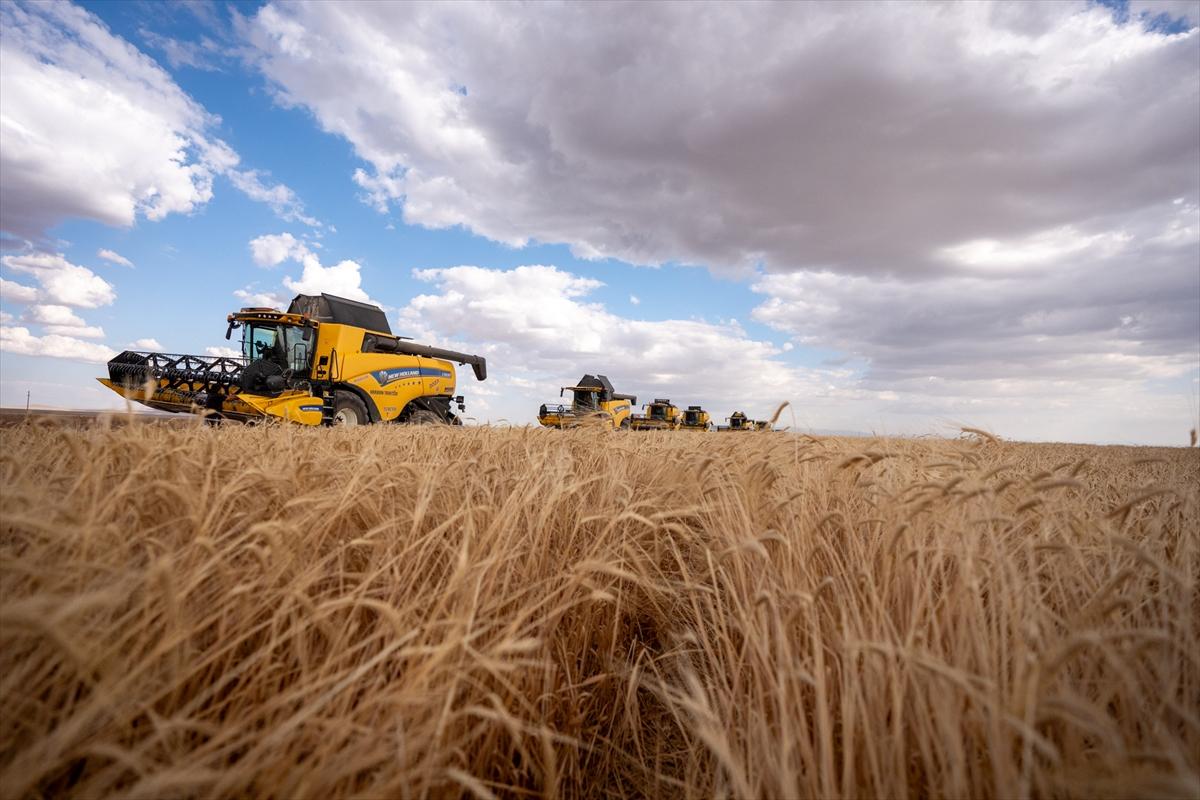 Konya'da uzay üssü gibi tarlalar