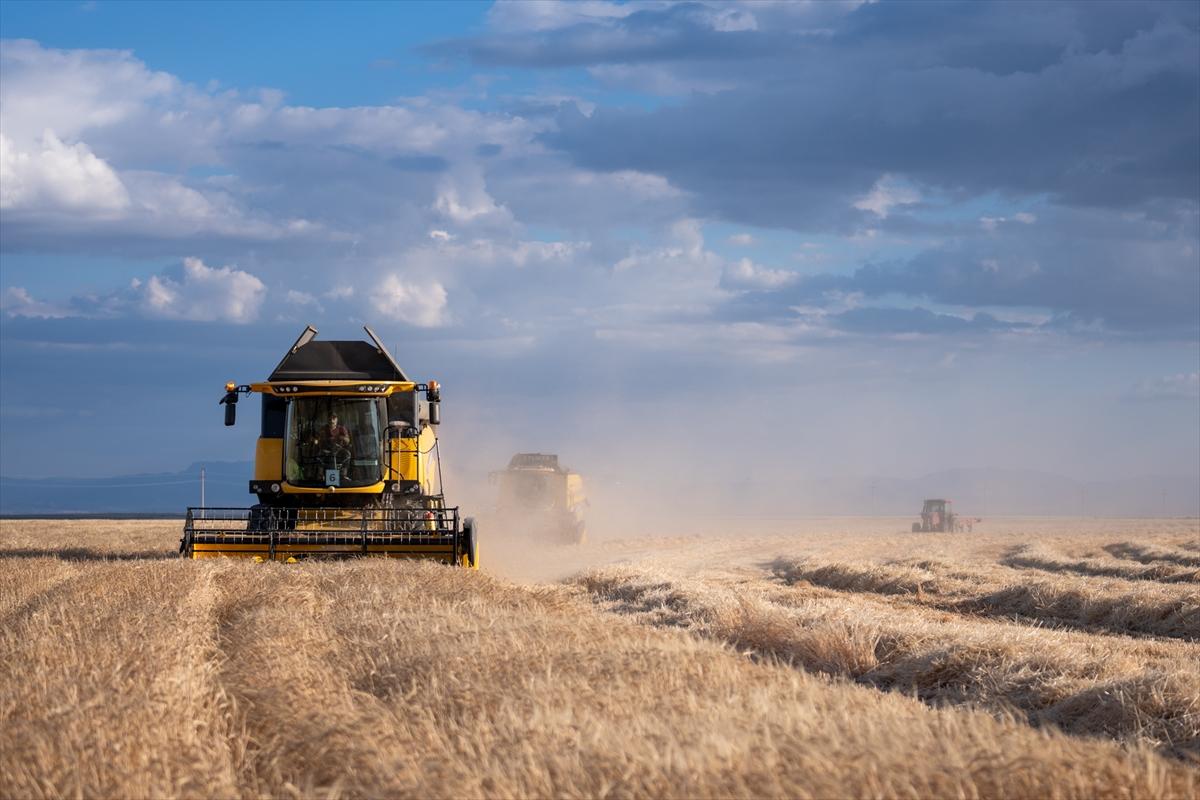 Konya'da uzay üssü gibi tarlalar