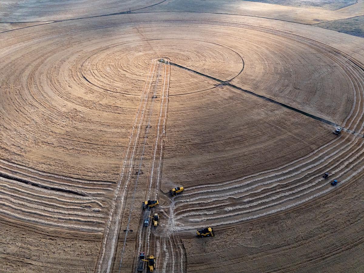 Konya'da uzay üssü gibi tarlalar