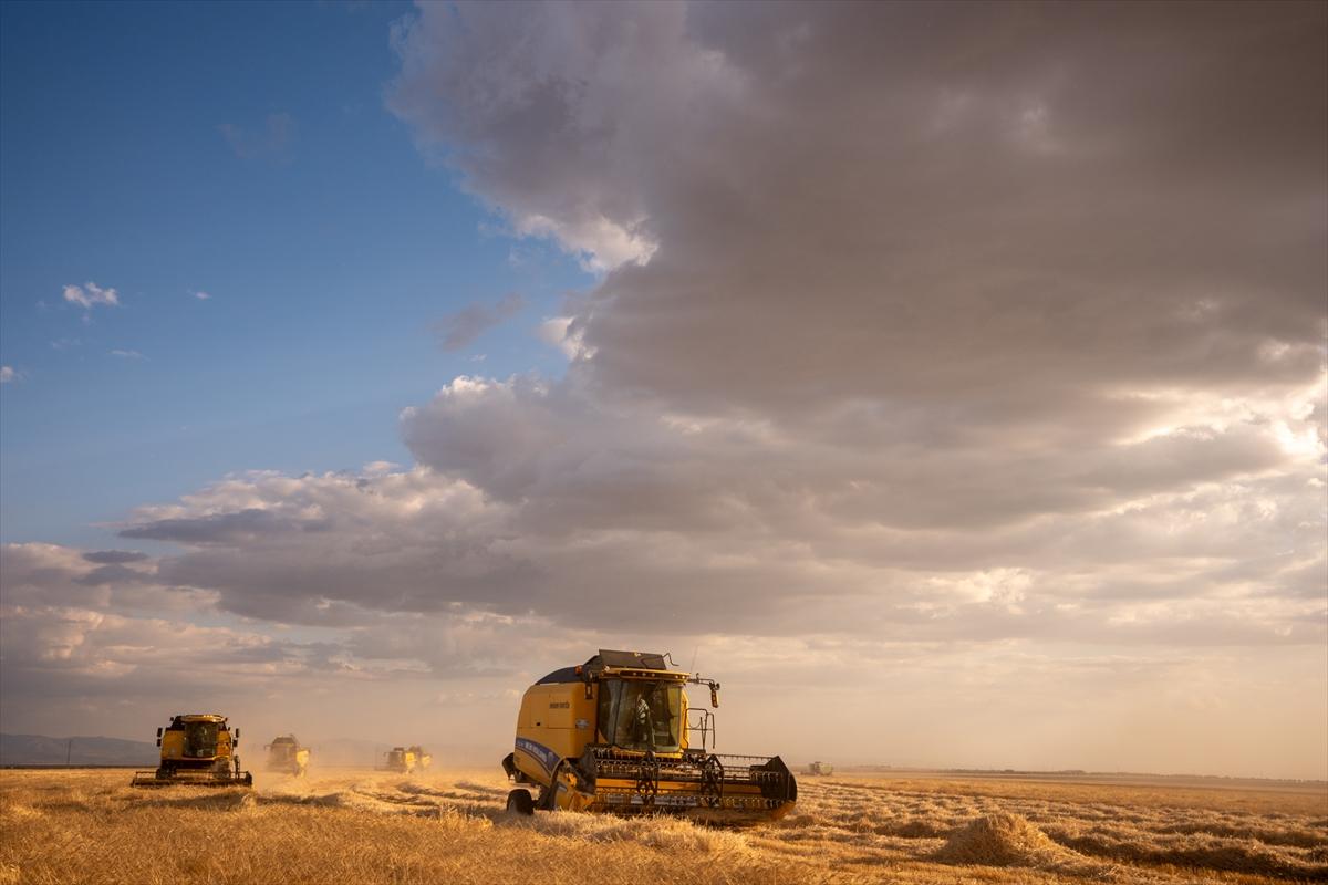 Konya'da uzay üssü gibi tarlalar