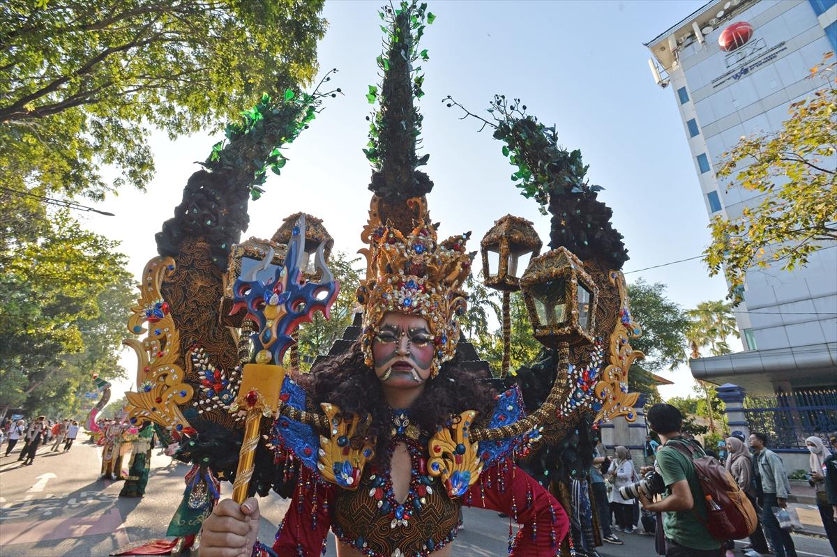 Endonezya'da Solo Batik Karnavalı coşkusu