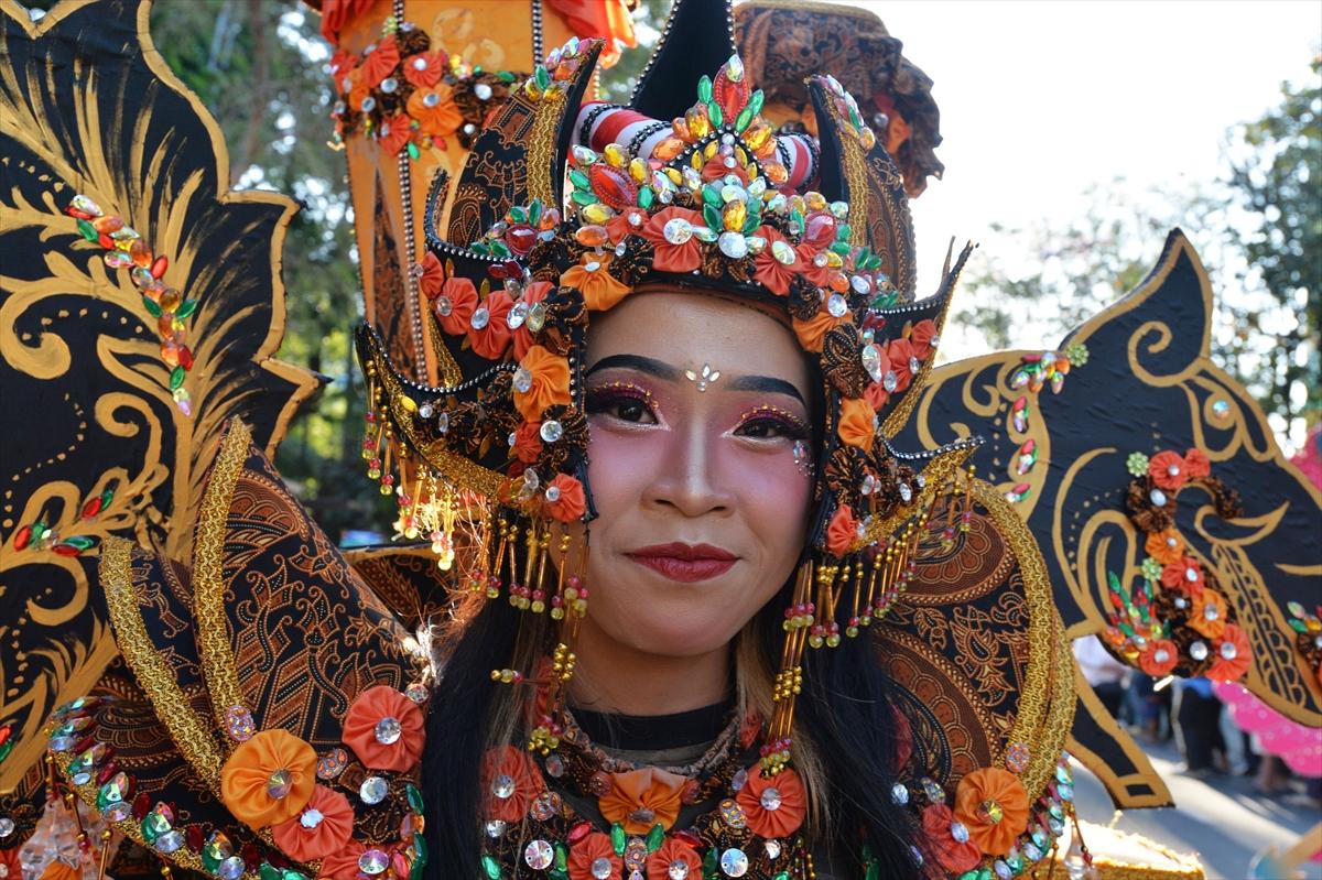 Endonezya'da Solo Batik Karnavalı coşkusu