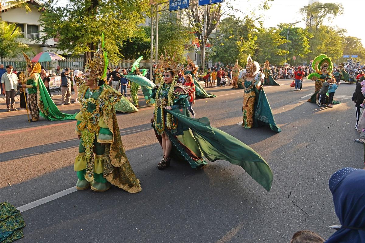 Endonezya'da Solo Batik Karnavalı coşkusu
