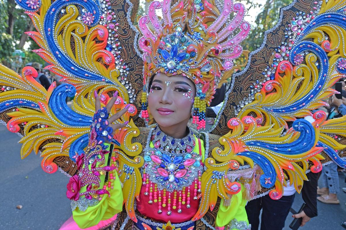 Endonezya'da Solo Batik Karnavalı coşkusu