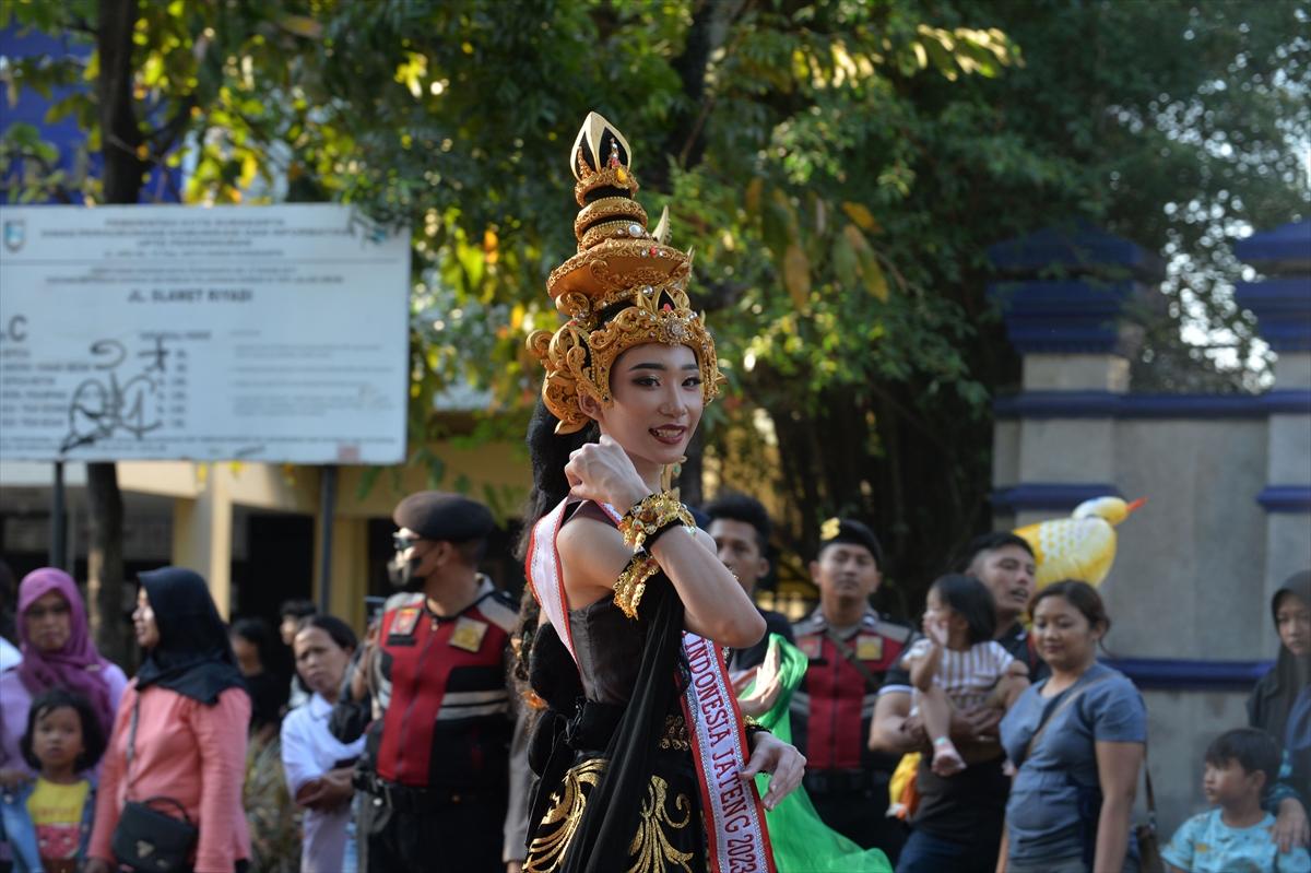 Endonezya'da Solo Batik Karnavalı coşkusu