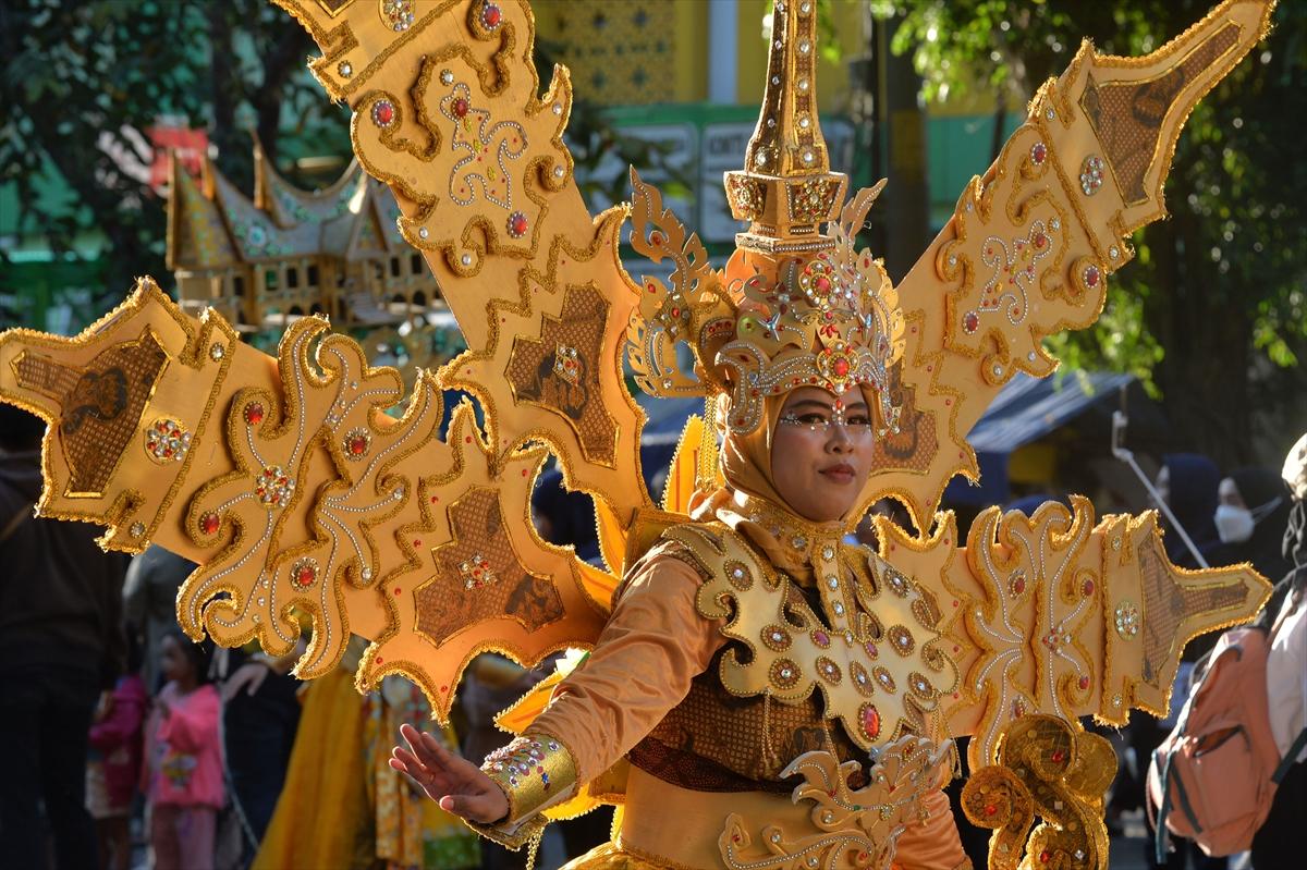 Endonezya'da Solo Batik Karnavalı coşkusu