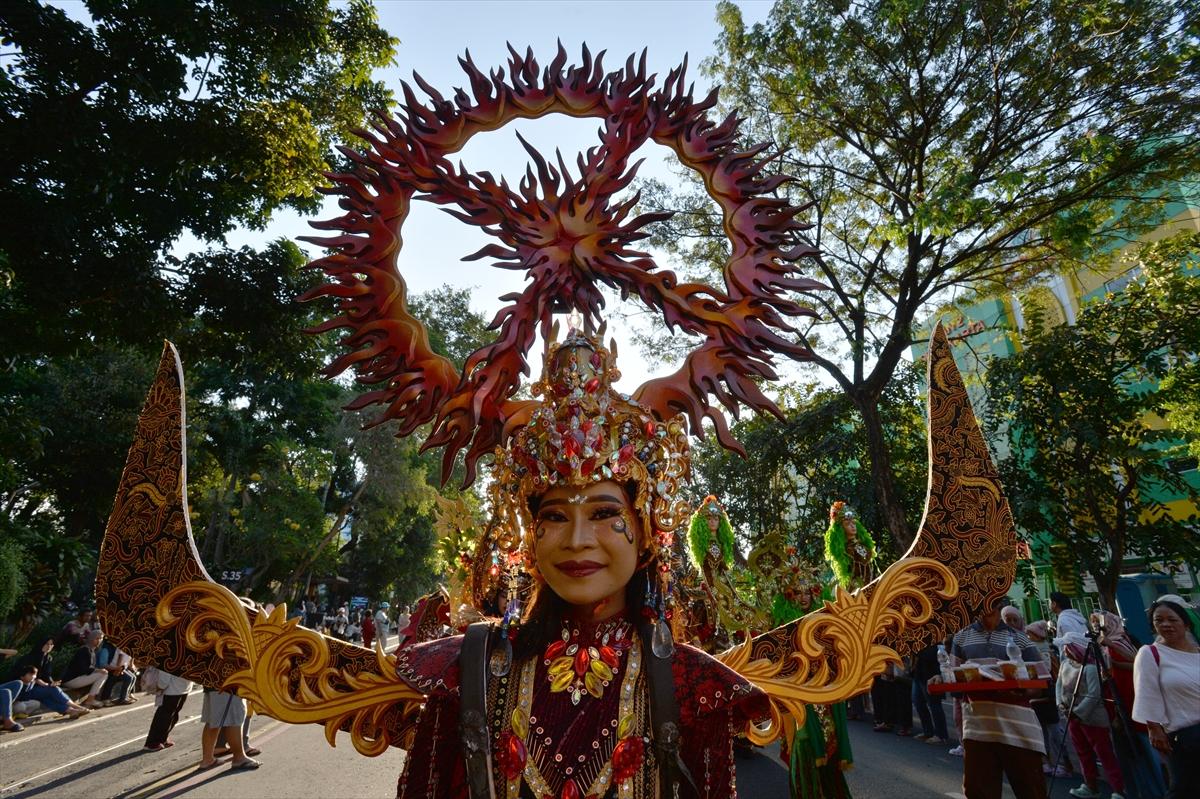 Endonezya'da Solo Batik Karnavalı coşkusu