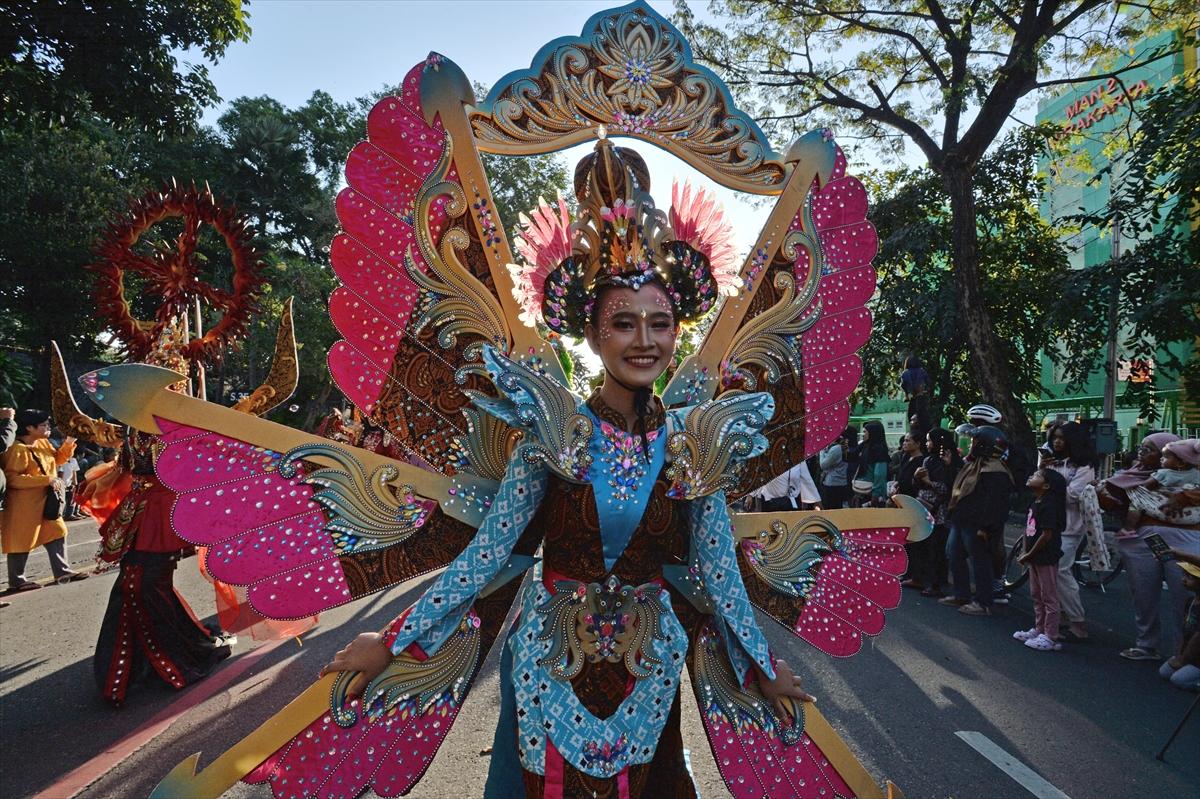 Endonezya'da Solo Batik Karnavalı coşkusu