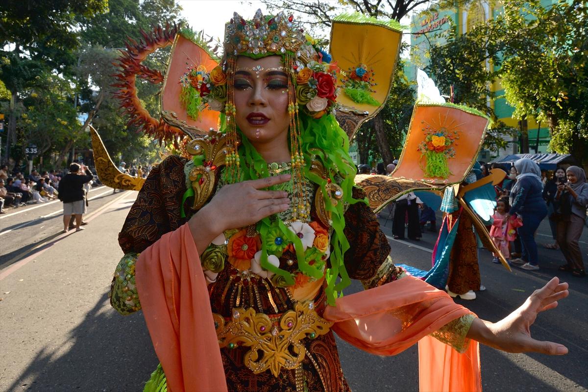 Endonezya'da Solo Batik Karnavalı coşkusu