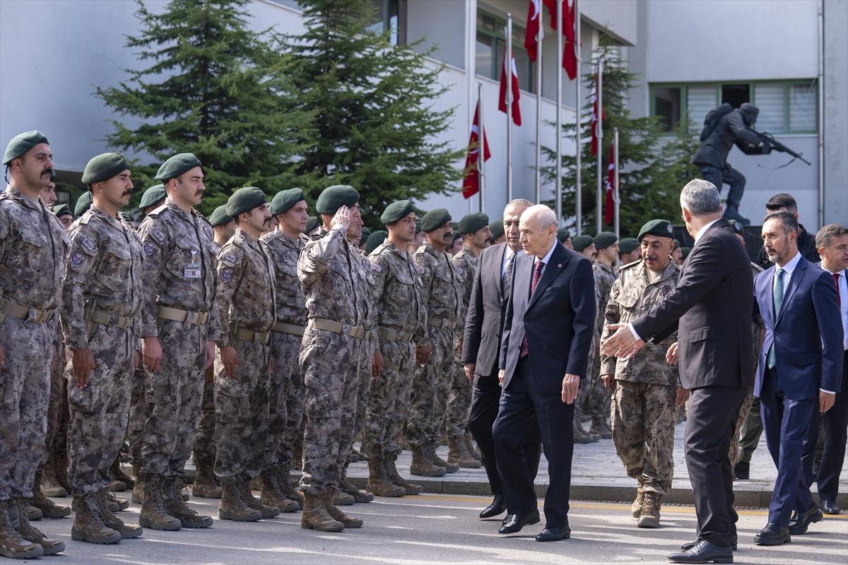 Devlet Bahçeli, Özel Harekat Başkanlığını ziyaret etti