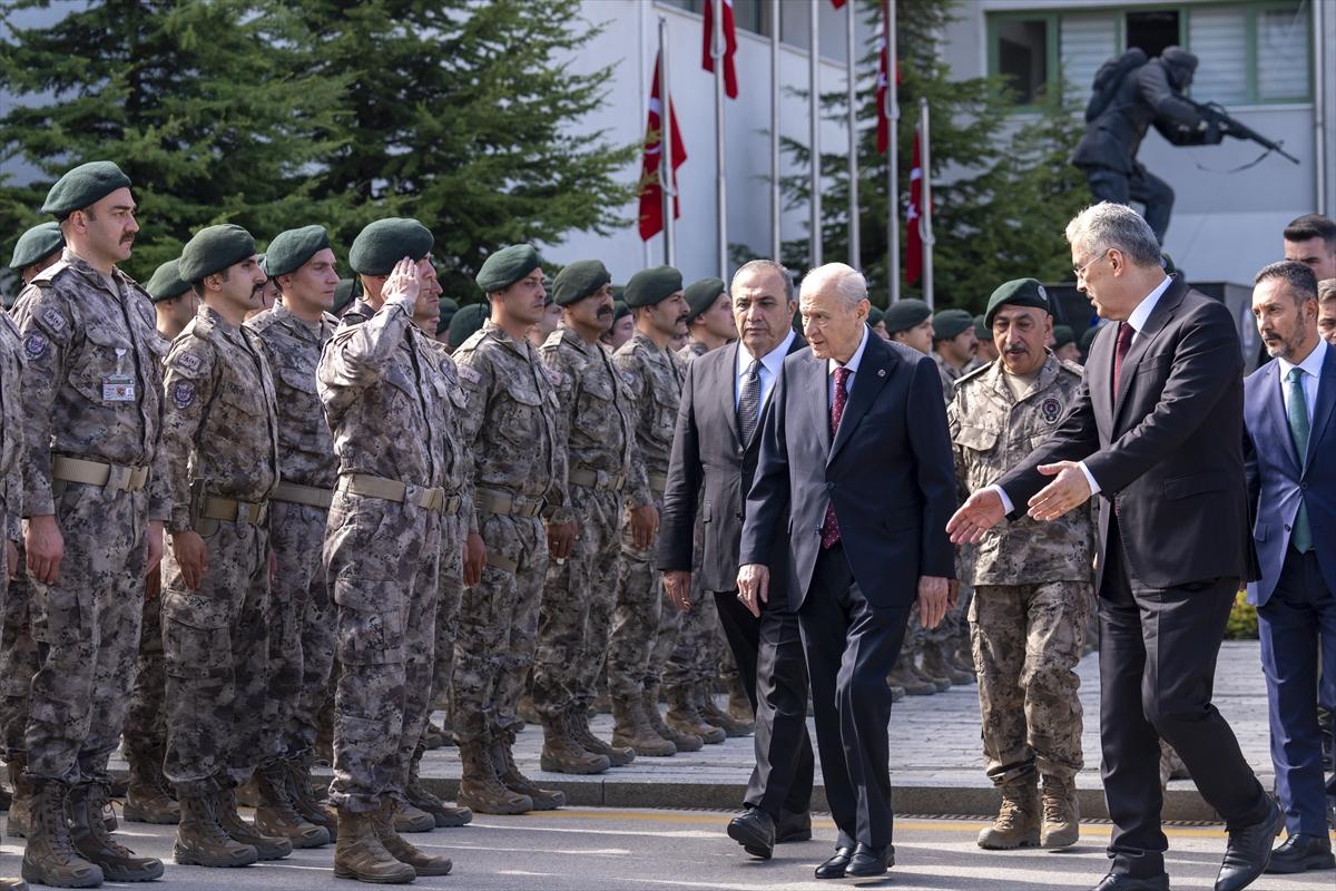 Devlet Bahçeli, Özel Harekat Başkanlığını ziyaret etti