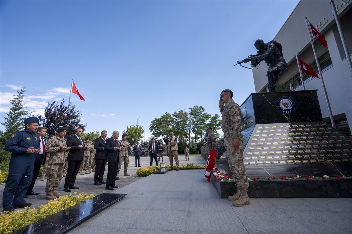 Devlet Bahçeli, Özel Harekat Başkanlığını ziyaret etti