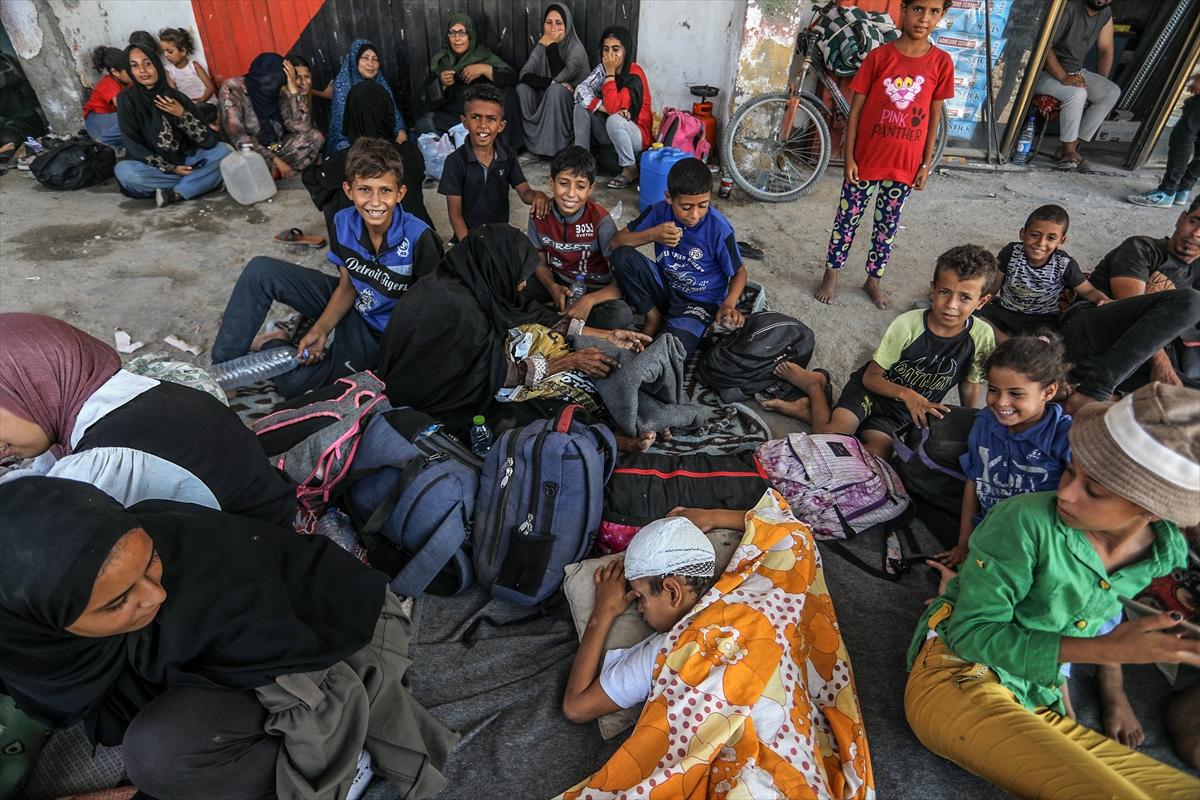 Gazze'deki tahliye çağrısının ardından Filistinliler göç etmeye devam ediyor