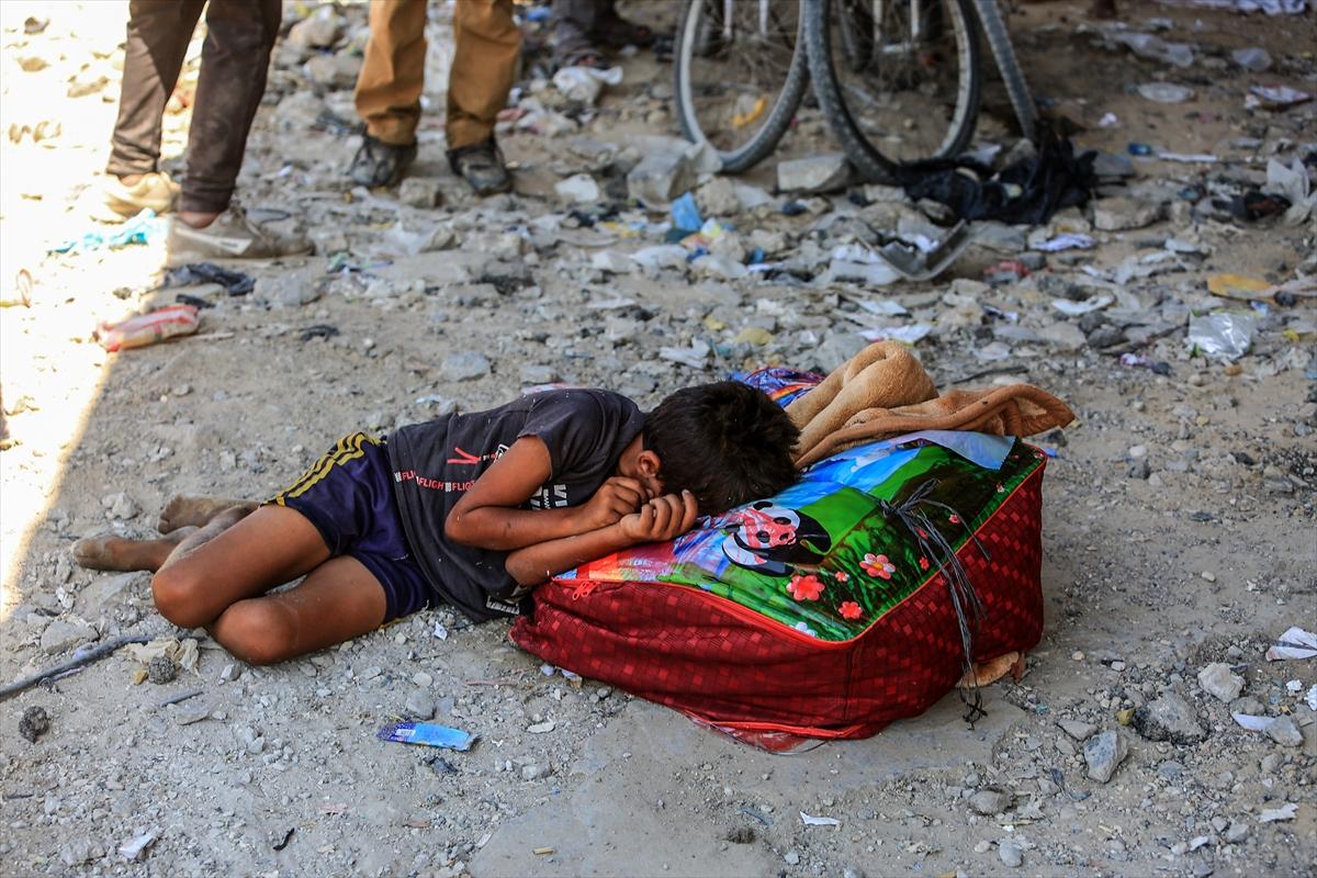 Gazze'deki tahliye çağrısının ardından Filistinliler göç etmeye devam ediyor