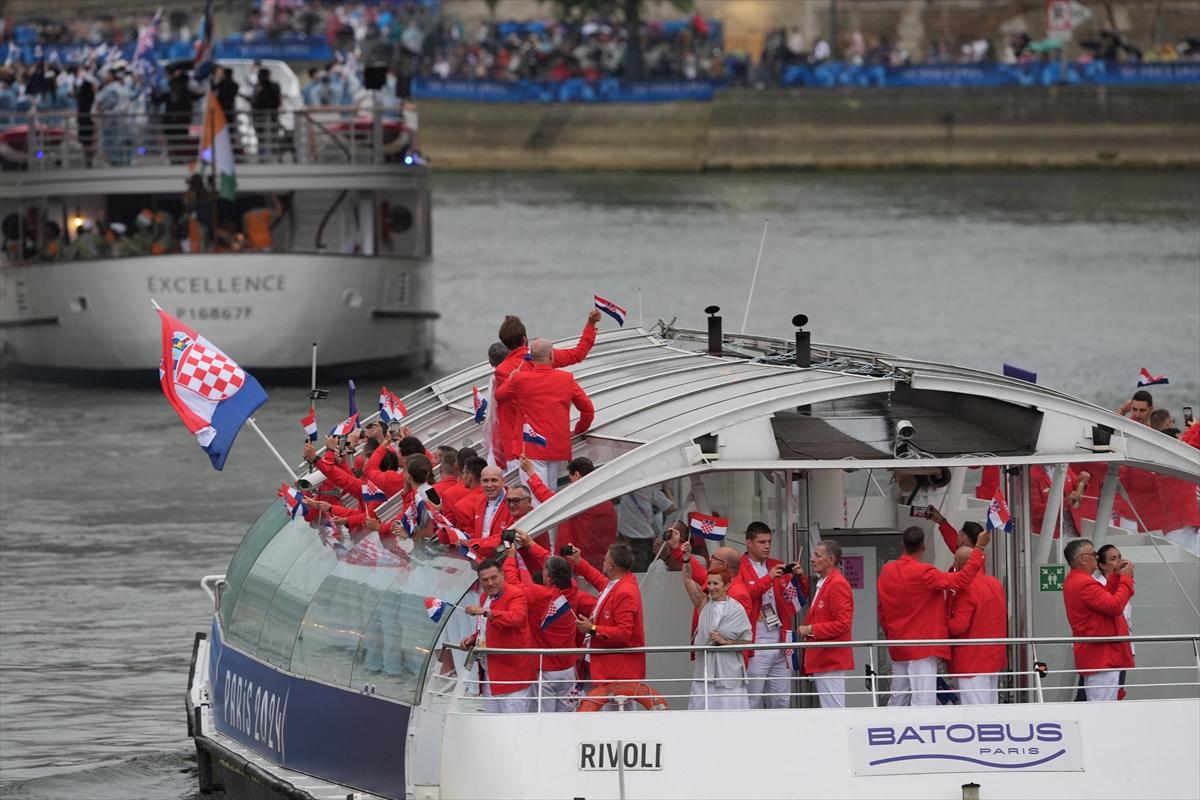 Paris 2024 Olimpiyat Oyunları'nın açılış töreni: Takımlar Sen Nehri'nden geçti