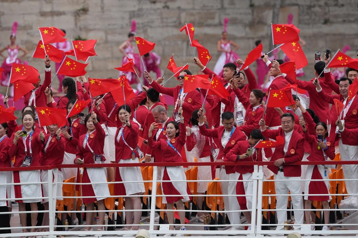 Paris 2024 Olimpiyat Oyunları'nın açılış töreni: Takımlar Sen Nehri'nden geçti