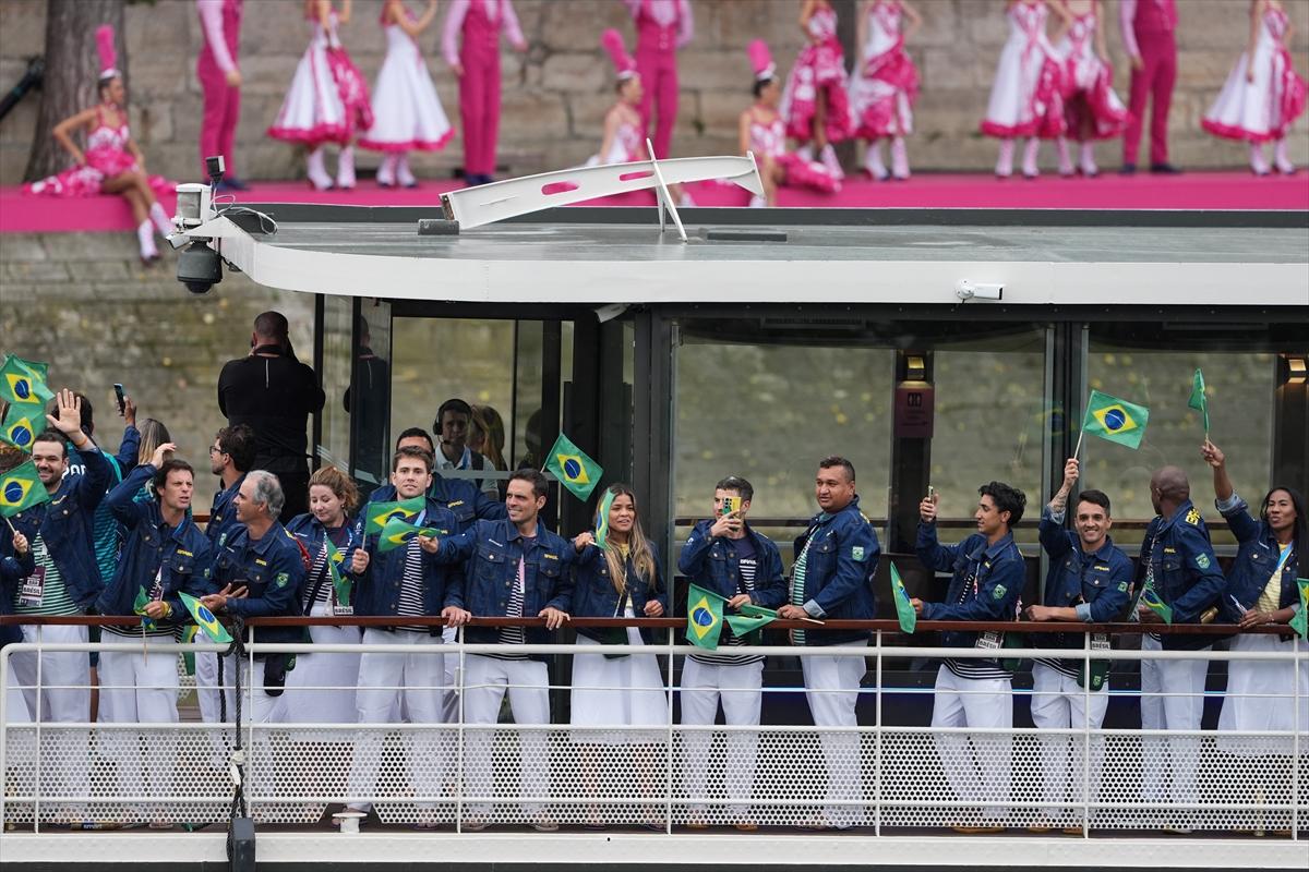 Paris 2024 Olimpiyat Oyunları'nın açılış töreni: Takımlar Sen Nehri'nden geçti