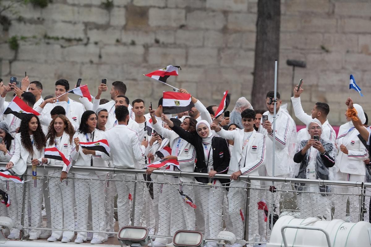 Paris 2024 Olimpiyat Oyunları'nın açılış töreni: Takımlar Sen Nehri'nden geçti