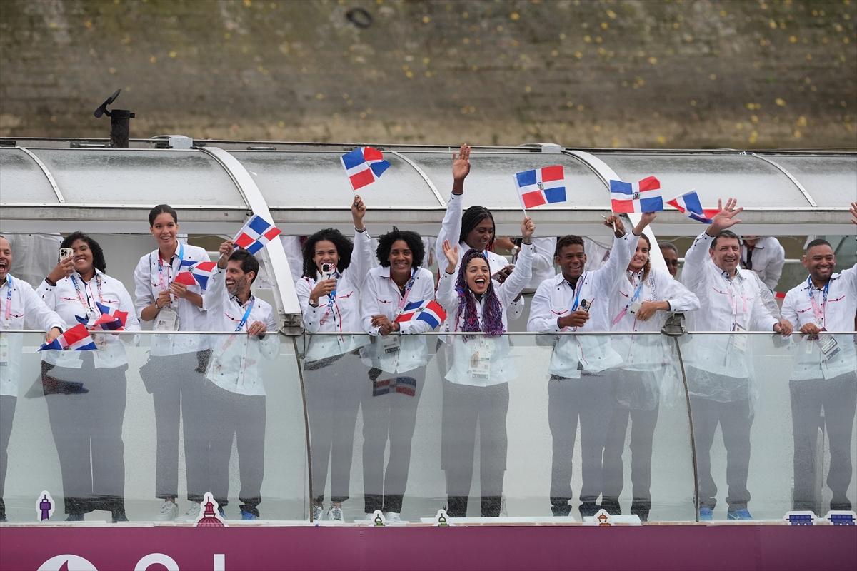 Paris 2024 Olimpiyat Oyunları'nın açılış töreni: Takımlar Sen Nehri'nden geçti