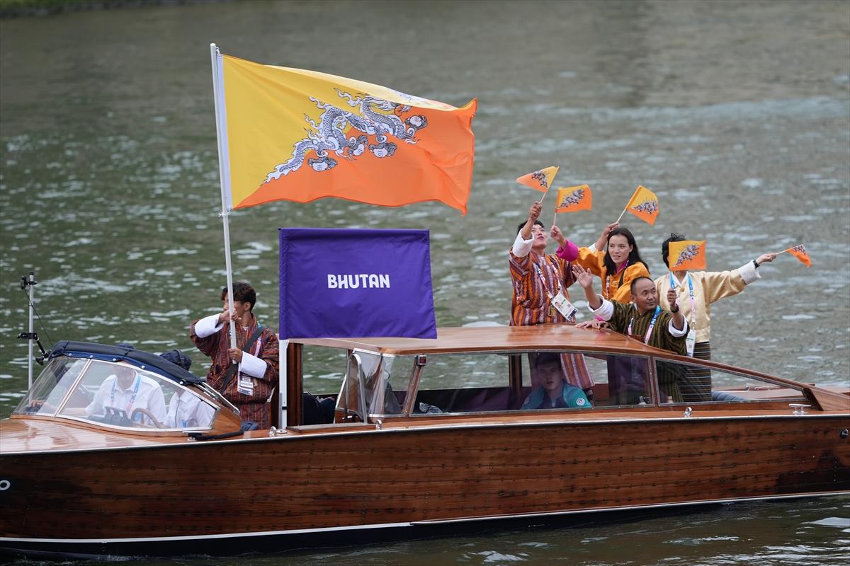 Paris 2024 Olimpiyat Oyunları'nın açılış töreni: Takımlar Sen Nehri'nden geçti