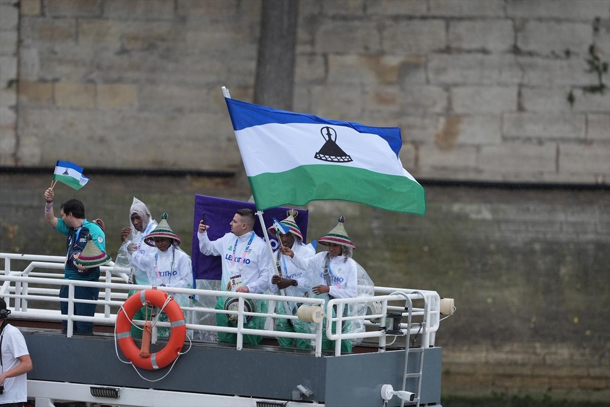 Paris 2024 Olimpiyat Oyunları'nın açılış töreni: Takımlar Sen Nehri'nden geçti