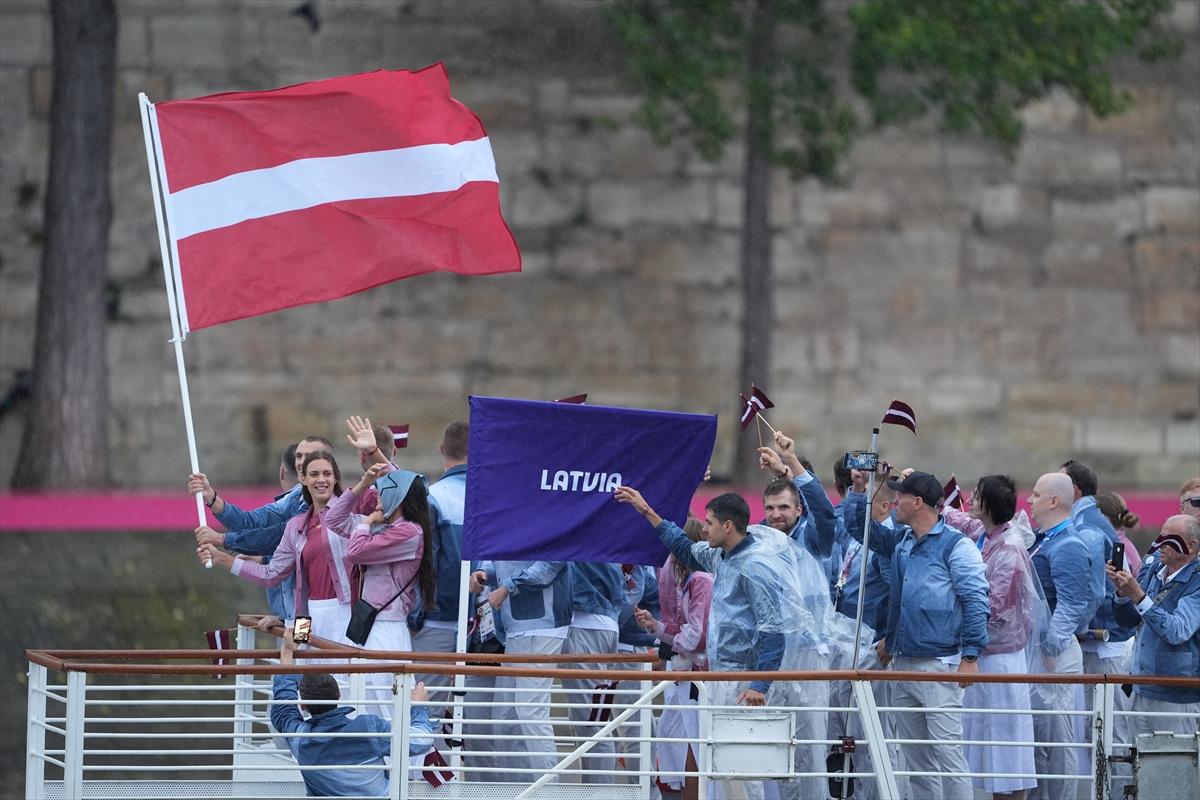 Paris 2024 Olimpiyat Oyunları'nın açılış töreni: Takımlar Sen Nehri'nden geçti