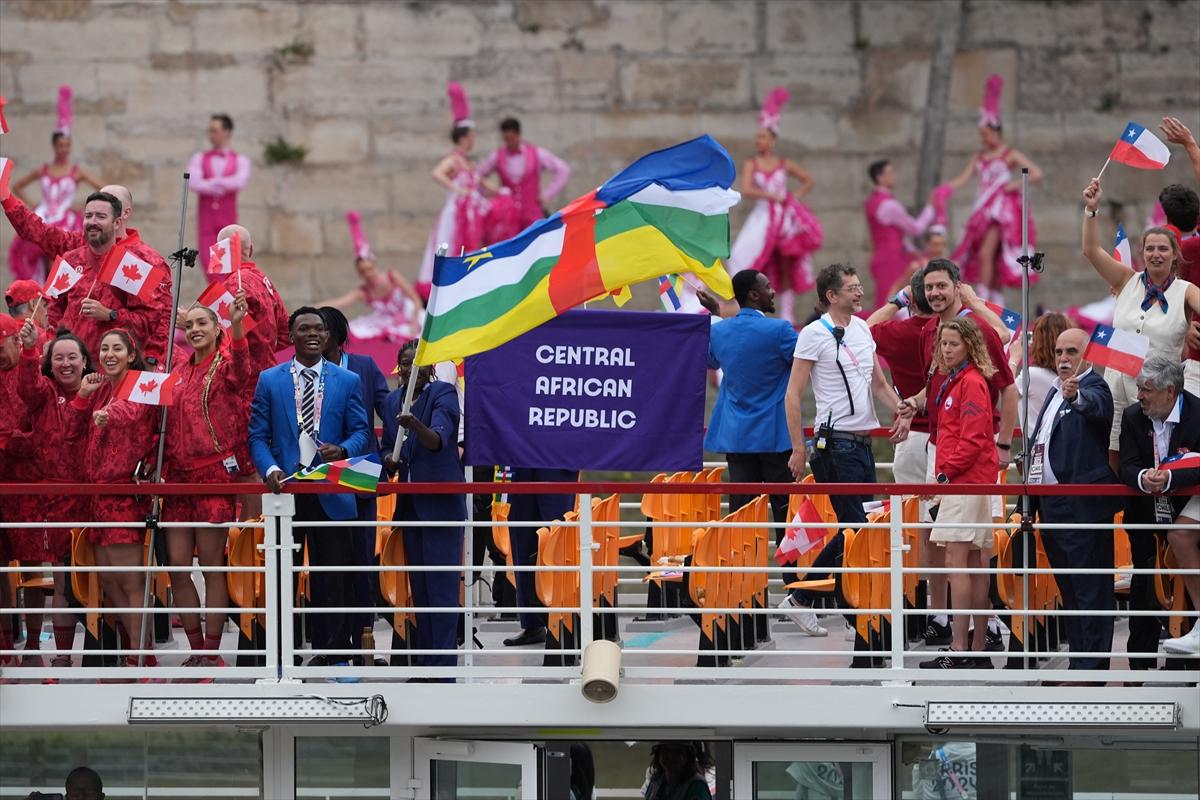 Paris 2024 Olimpiyat Oyunları'nın açılış töreni: Takımlar Sen Nehri'nden geçti