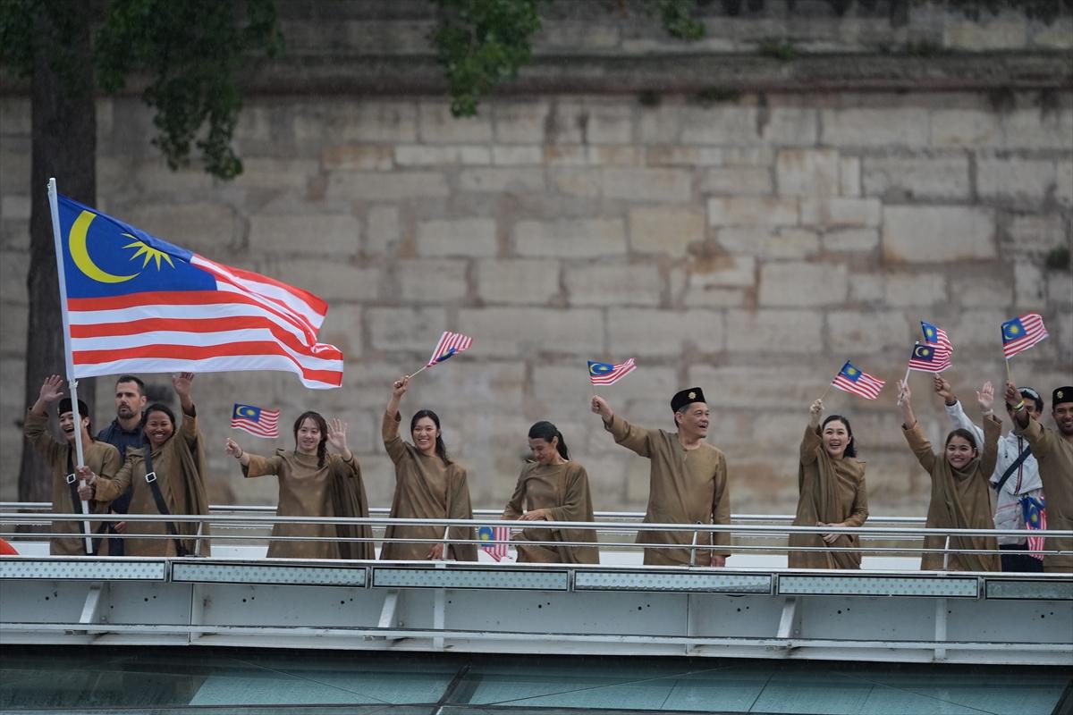 Paris 2024 Olimpiyat Oyunları'nın açılış töreni: Takımlar Sen Nehri'nden geçti