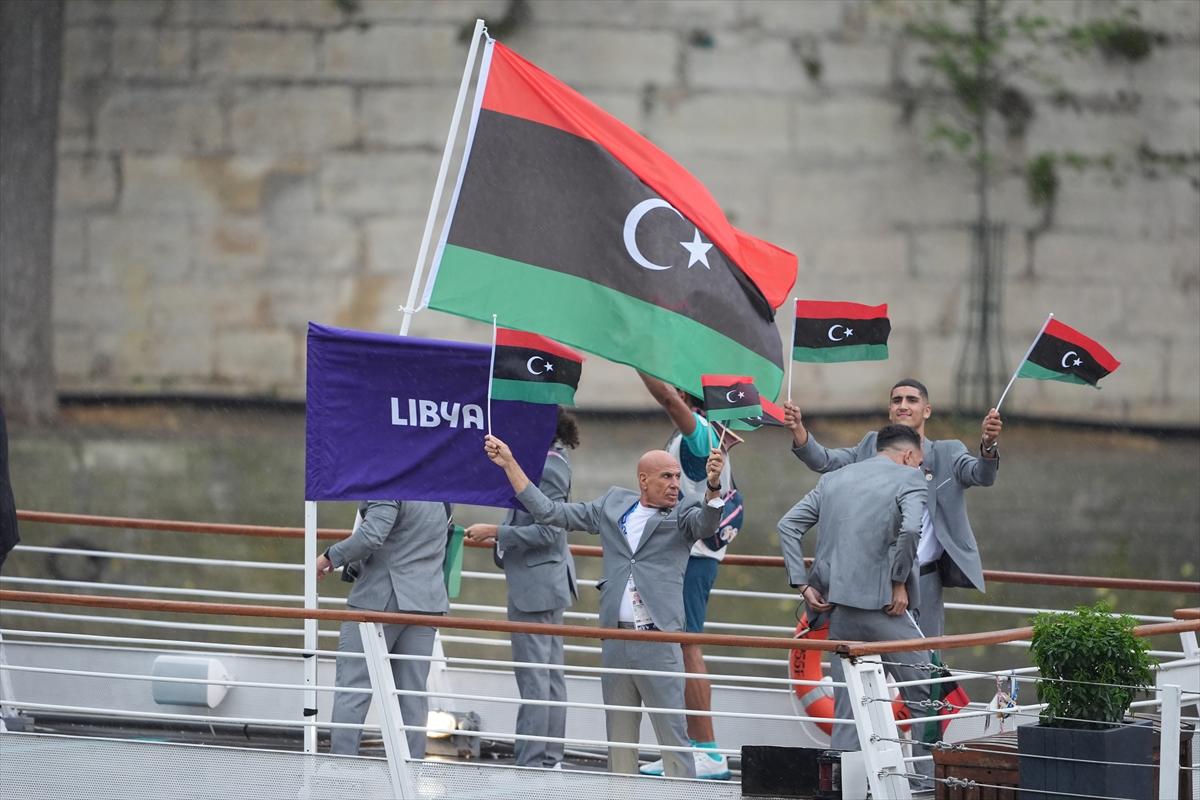 Paris 2024 Olimpiyat Oyunları'nın açılış töreni: Takımlar Sen Nehri'nden geçti