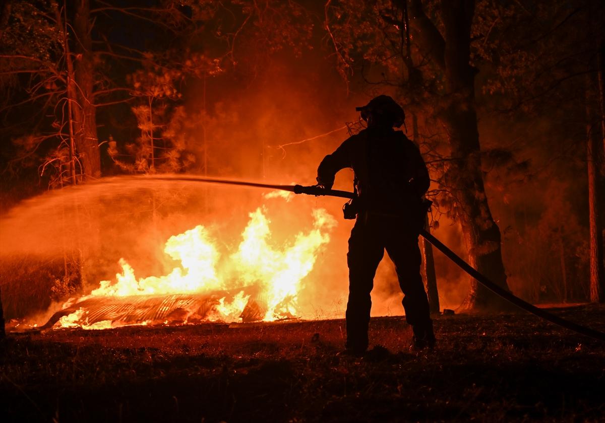 Kaliforniya'da orman yangınlarıyla mücadele