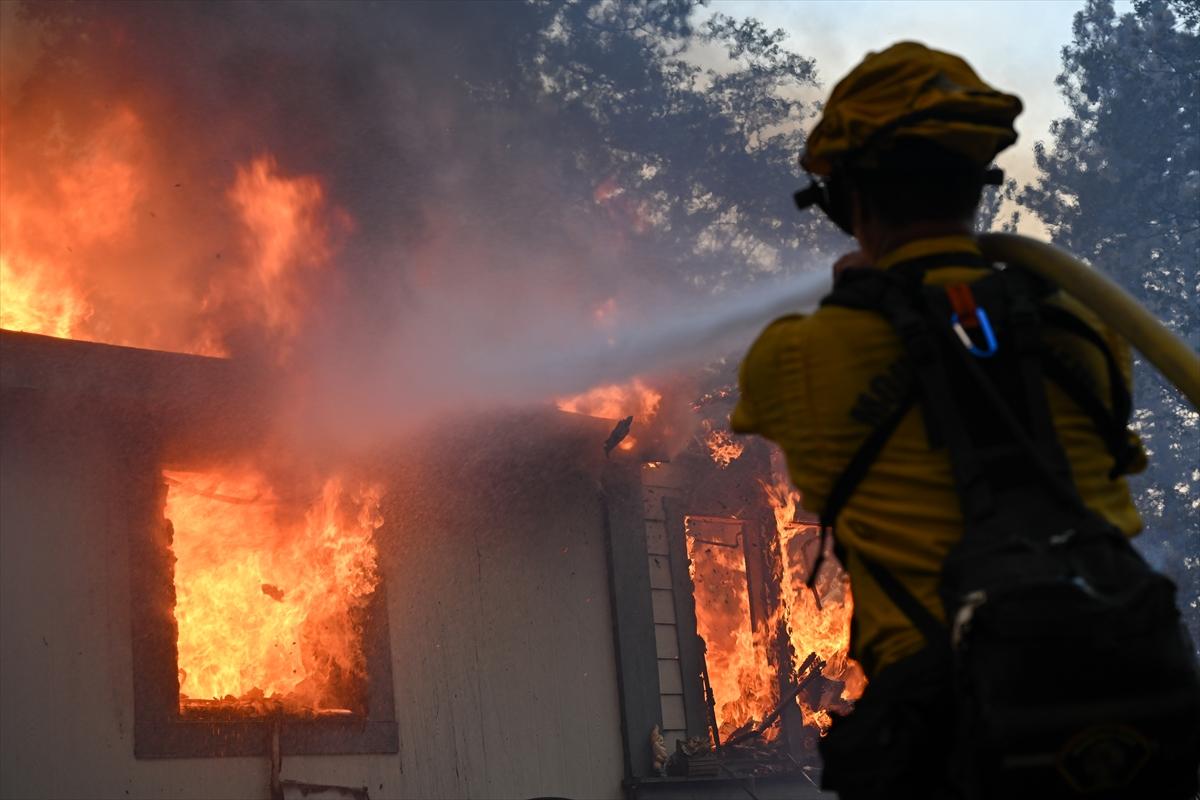 Kaliforniya'da orman yangınlarıyla mücadele