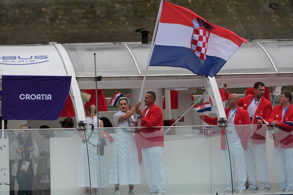 Paris 2024 Olimpiyat Oyunları'nın açılış töreni: Takımlar Sen Nehri'nden geçti