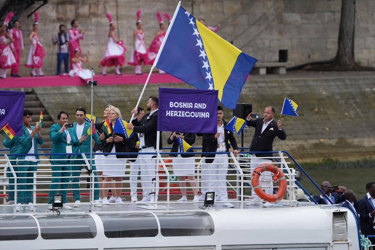 Paris 2024 Olimpiyat Oyunları'nın açılış töreni: Takımlar Sen Nehri'nden geçti