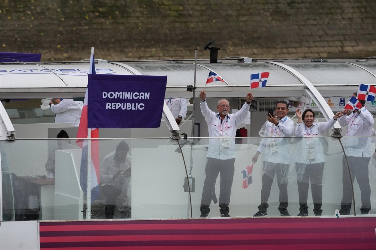 Paris 2024 Olimpiyat Oyunları'nın açılış töreni: Takımlar Sen Nehri'nden geçti