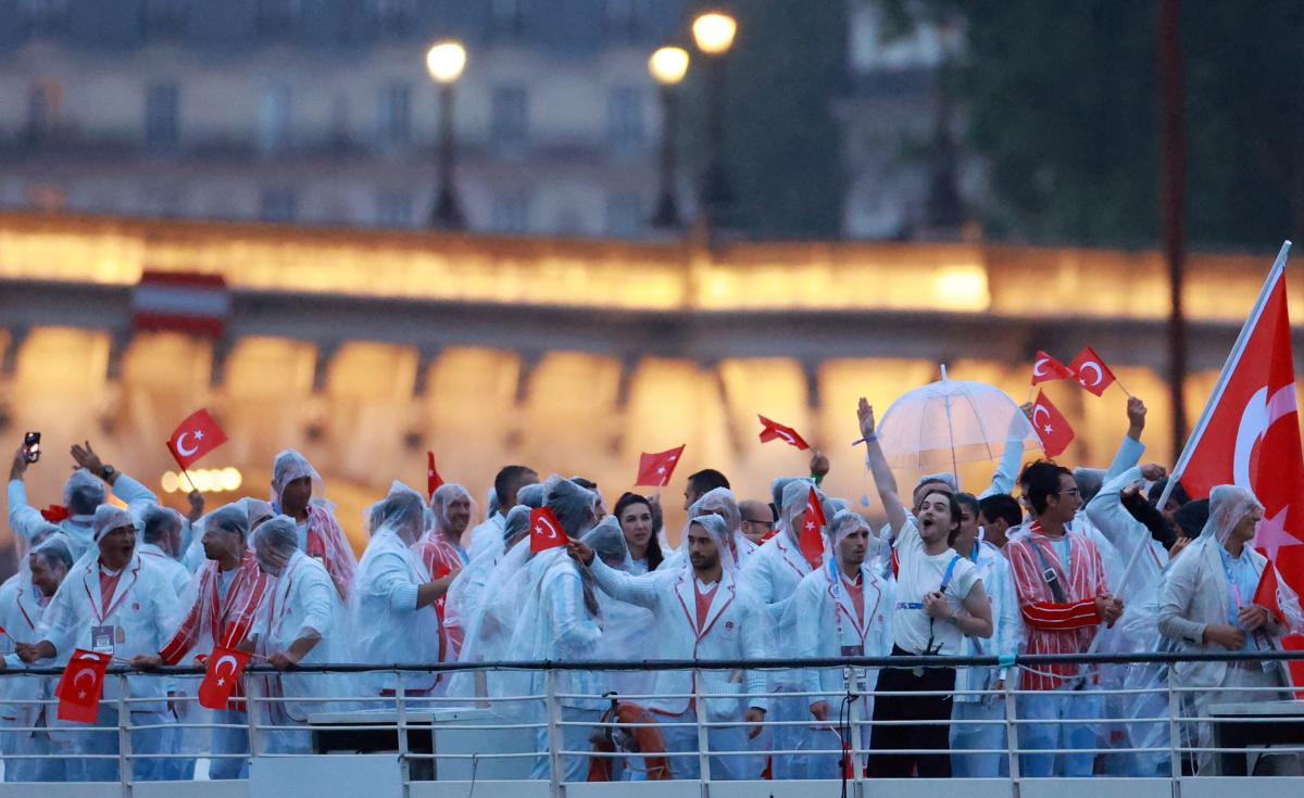 Paris 2024 Olimpiyat Oyunları'nın açılış töreni: Takımlar Sen Nehri'nden geçti