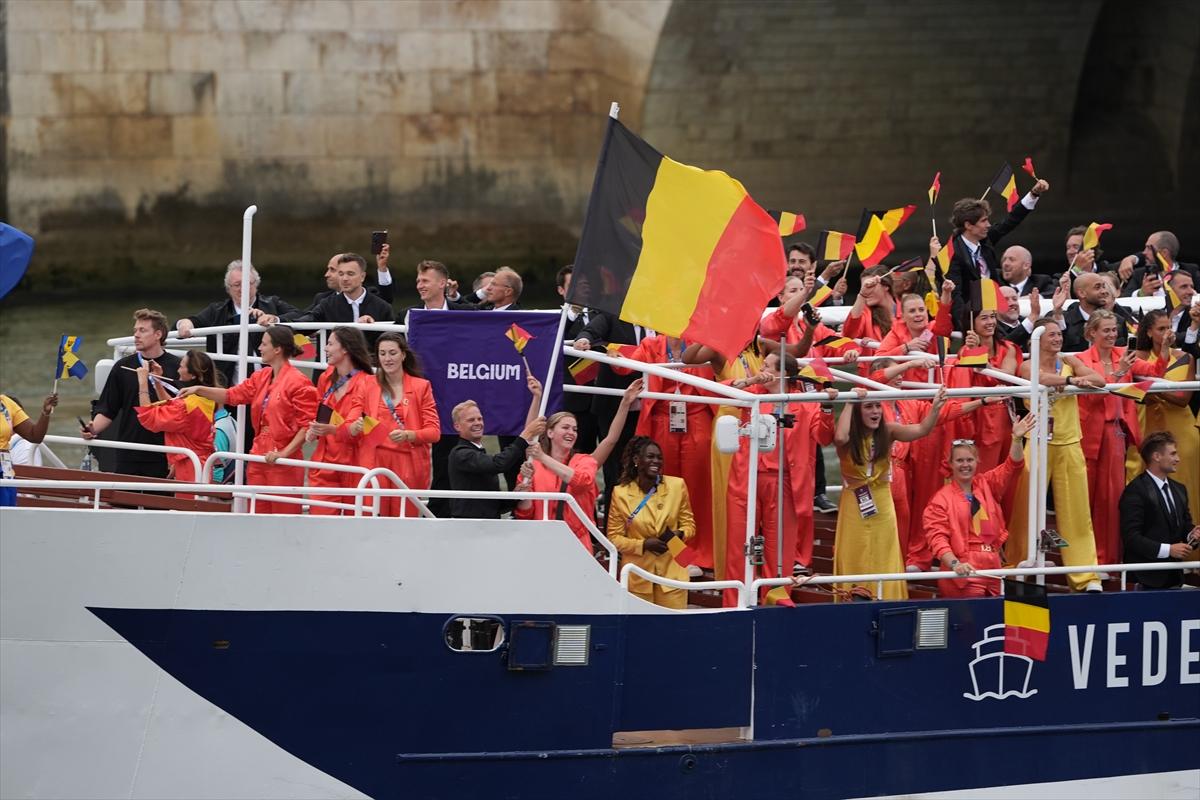 Paris 2024 Olimpiyat Oyunları'nın açılış töreni: Takımlar Sen Nehri'nden geçti