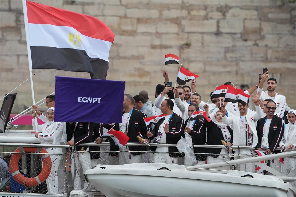 Paris 2024 Olimpiyat Oyunları'nın açılış töreni: Takımlar Sen Nehri'nden geçti