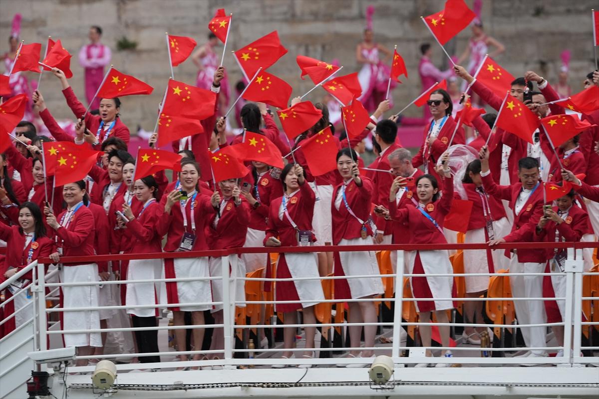 Paris 2024 Olimpiyat Oyunları'nın açılış töreni: Takımlar Sen Nehri'nden geçti