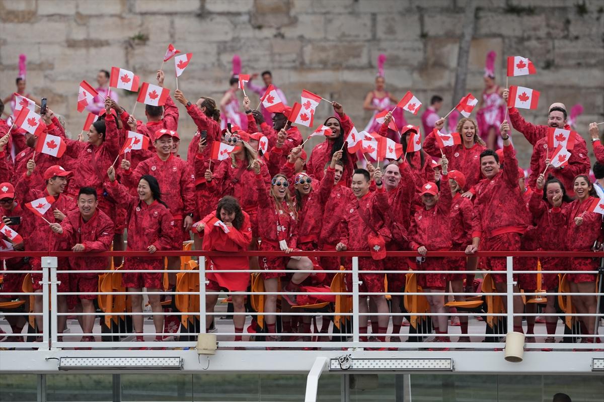 Paris 2024 Olimpiyat Oyunları'nın açılış töreni: Takımlar Sen Nehri'nden geçti