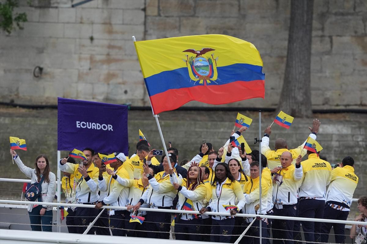Paris 2024 Olimpiyat Oyunları'nın açılış töreni: Takımlar Sen Nehri'nden geçti
