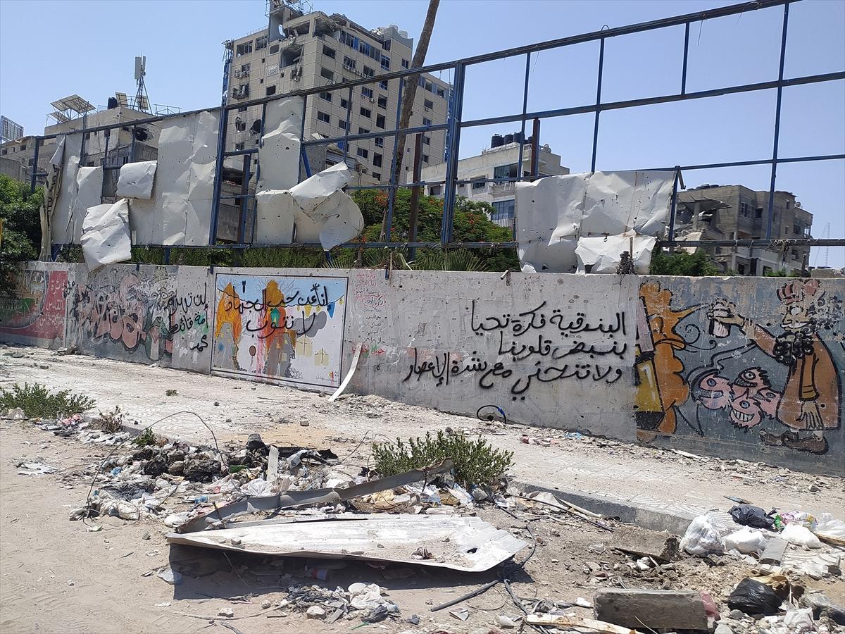 Gazzeli gençlerden enkazlara "umut" dolu sözler: Yeniden inşa edeceğiz