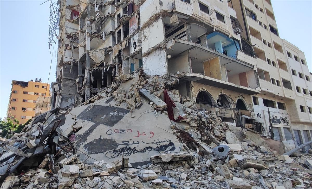 Gazzeli gençlerden enkazlara "umut" dolu sözler: Yeniden inşa edeceğiz