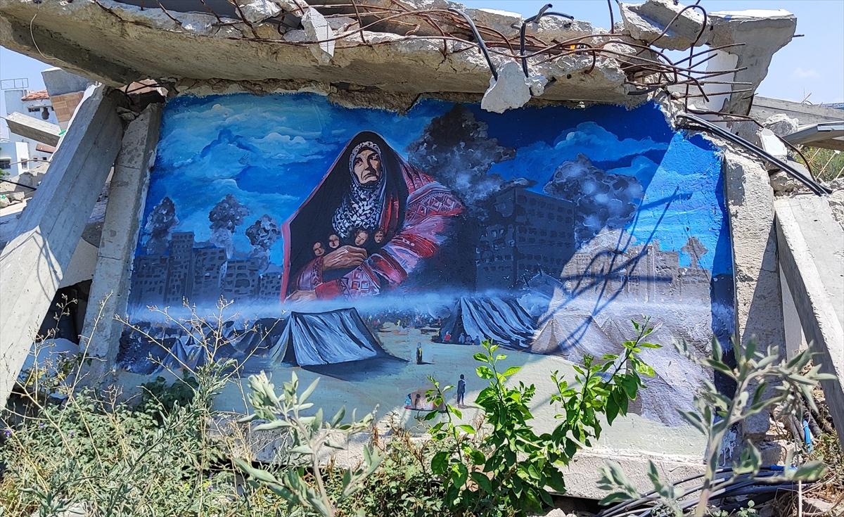 Gazzeli gençlerden enkazlara "umut" dolu sözler: Yeniden inşa edeceğiz