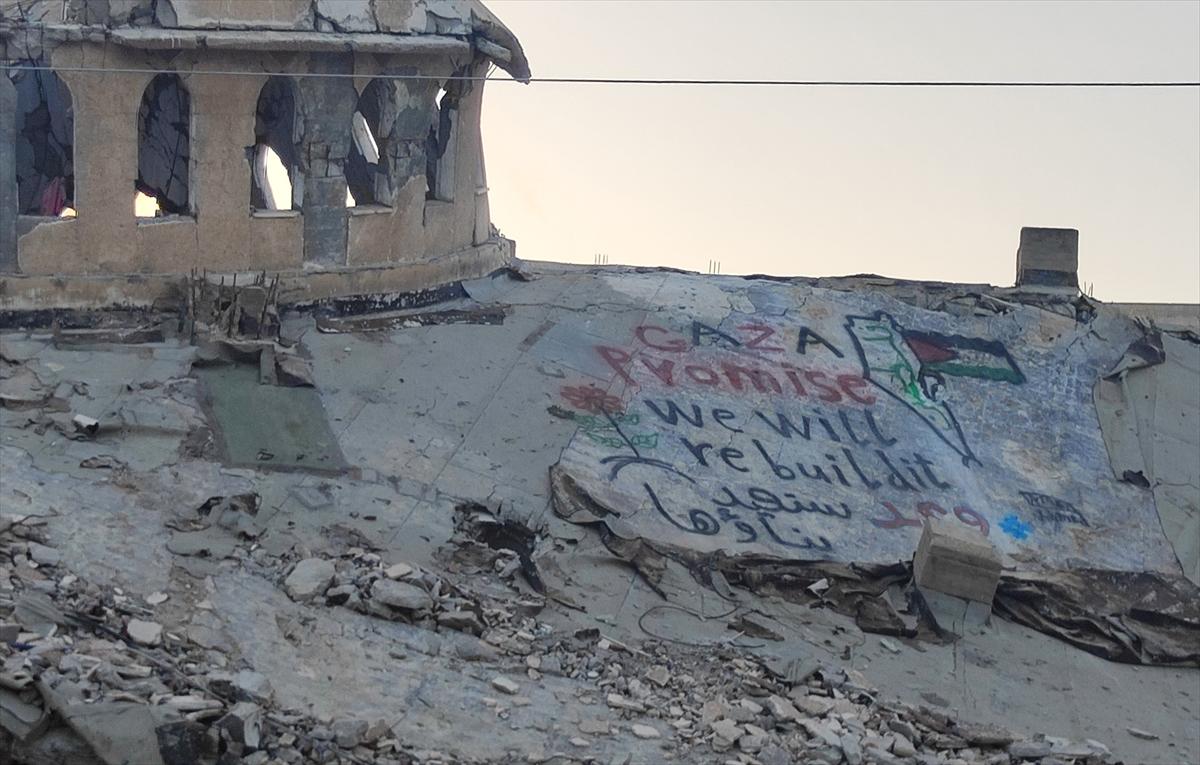 Gazzeli gençlerden enkazlara "umut" dolu sözler: Yeniden inşa edeceğiz