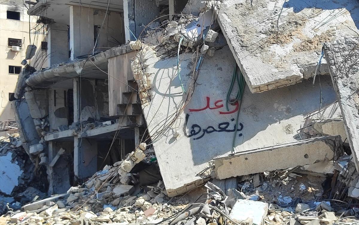 Gazzeli gençlerden enkazlara "umut" dolu sözler: Yeniden inşa edeceğiz