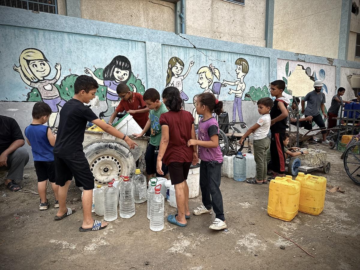 Gazze'nin Han Yunus kentinde temiz su dağıtıldı