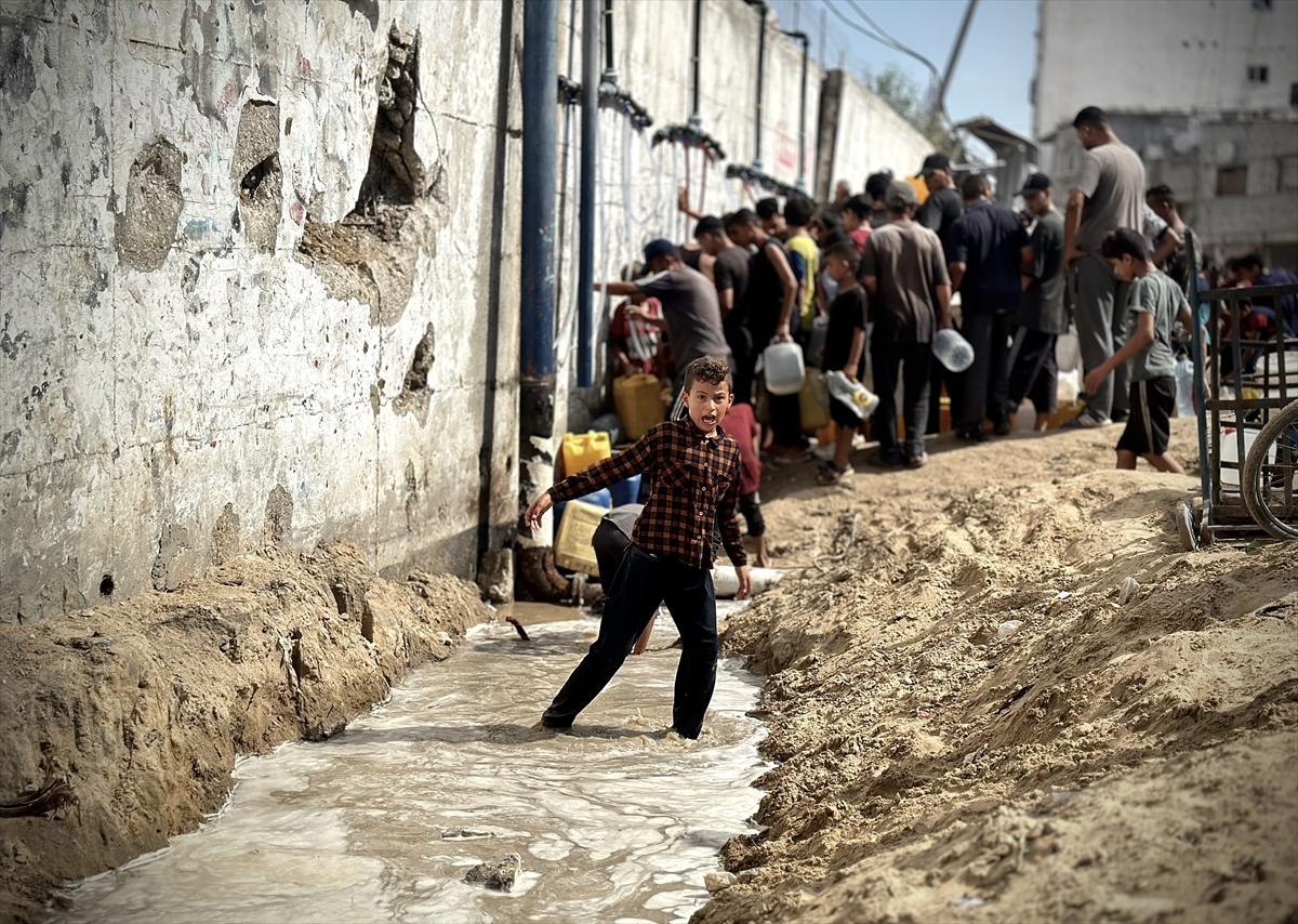 Gazze'nin Han Yunus kentinde temiz su dağıtıldı