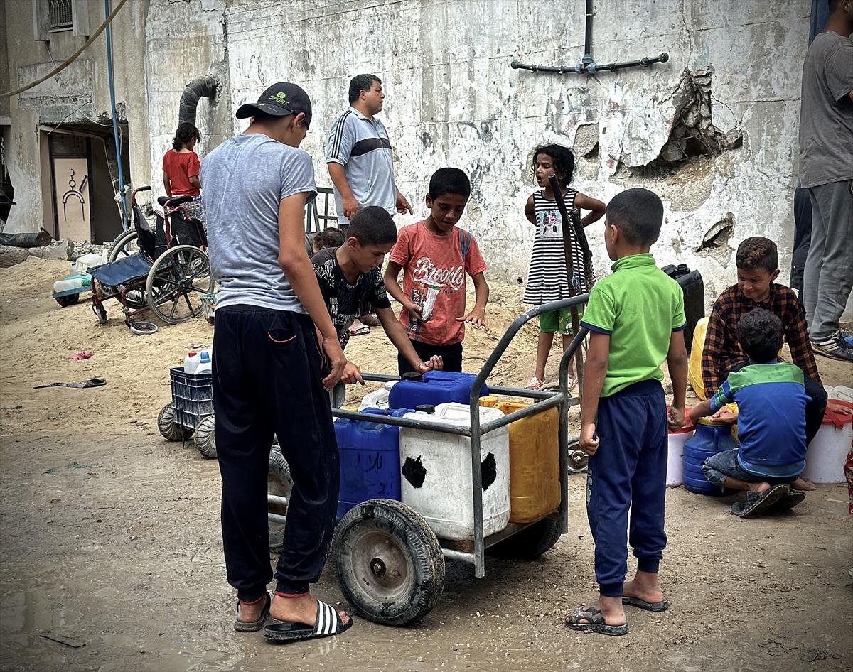 Gazze'nin Han Yunus kentinde temiz su dağıtıldı