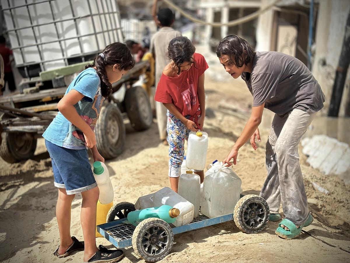 Gazze'nin Han Yunus kentinde temiz su dağıtıldı